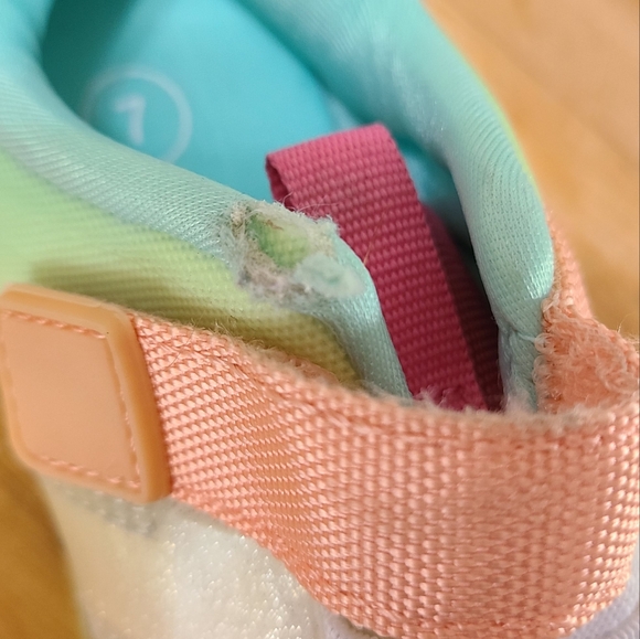 Cat & Jack Light up sneakers - Picture 5 of 5